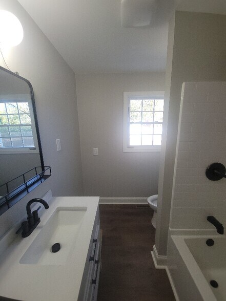 Building Photo - 123 Legette St