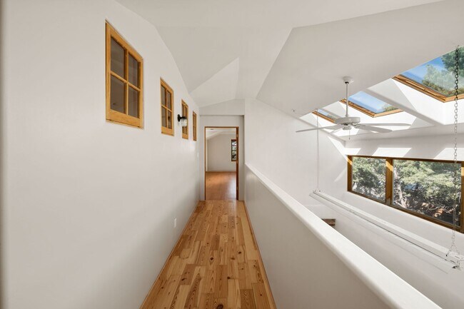 Building Photo - Rustic Loft-Style Home in Arroyo Hondo