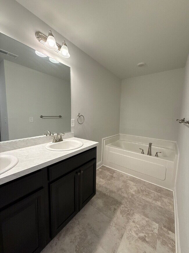 Building Photo - Section 8 Accepted!!! "Modern Madison Retreat: 3-Bed, 2-Bath Home with Elegant Granite Finishes!"