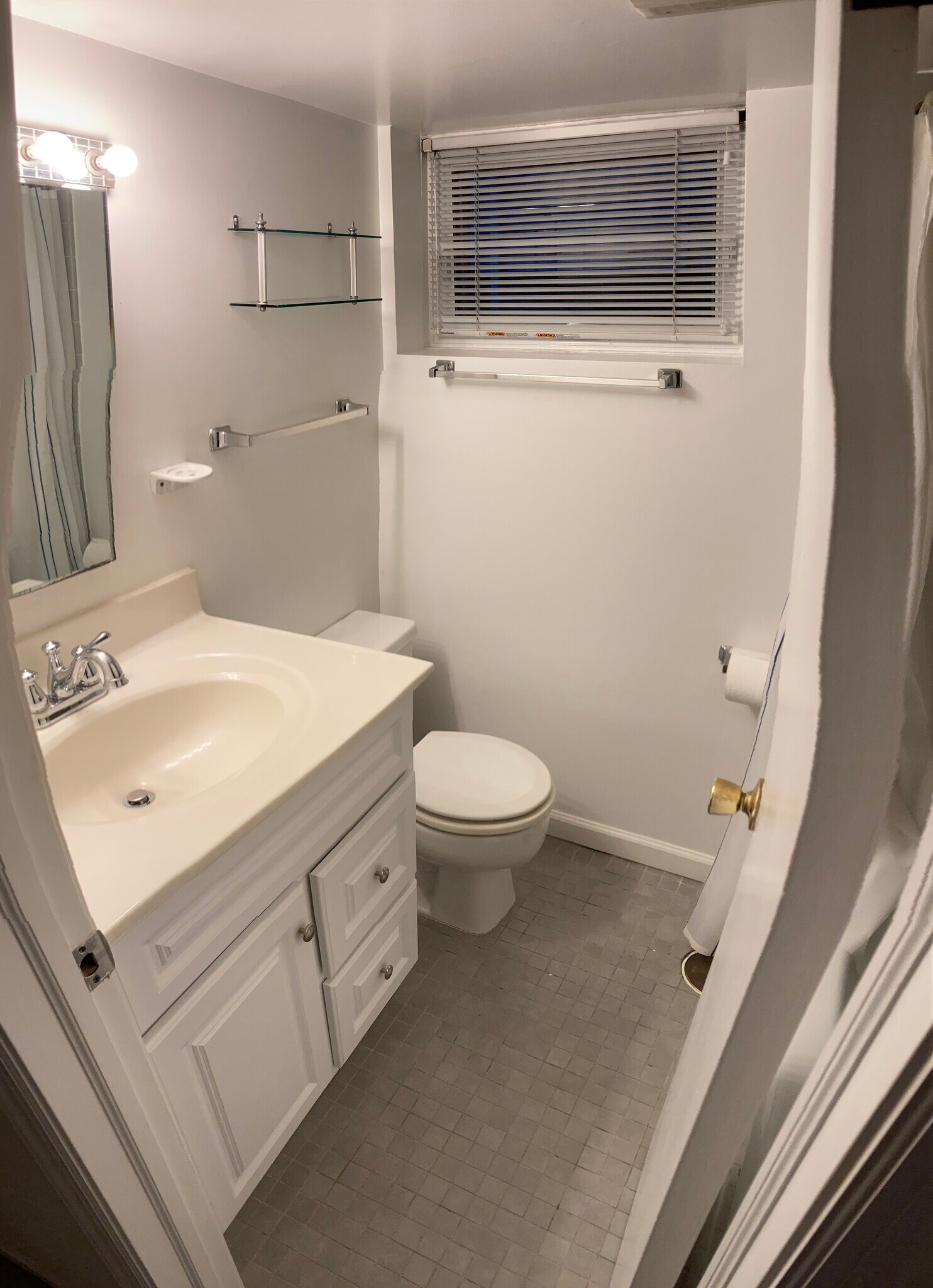 bathroom - 3103 Macomb St NW