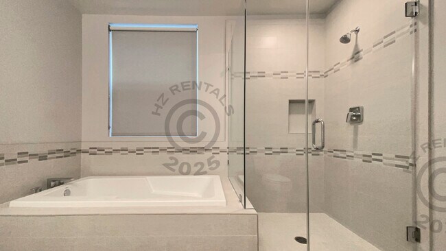 Building Photo - 4663 Cahuenga Blvd