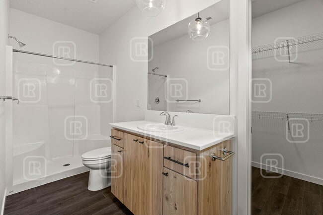 Building Photo - 618 S Crescent Ln