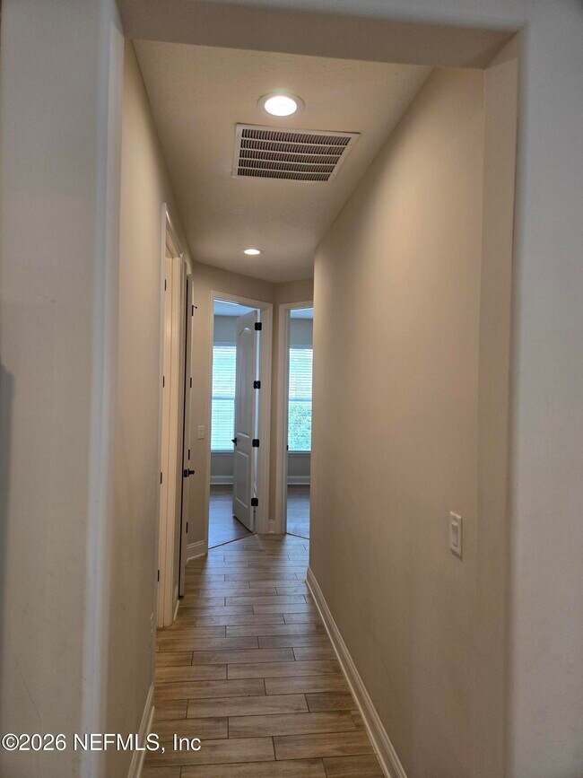Building Photo - 835 Silver Pine Dr