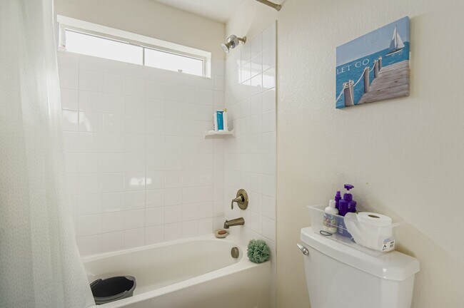 Building Photo - 3103 Jonquil St