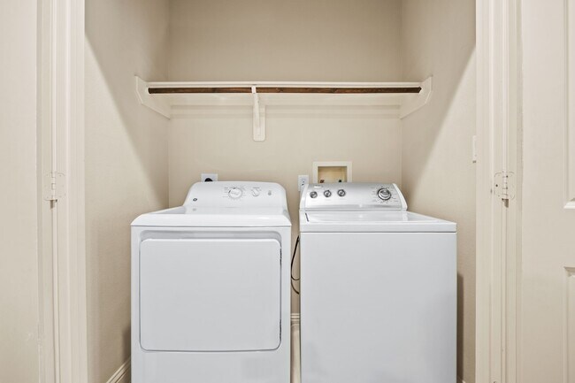 Building Photo - 5213 Eigel St