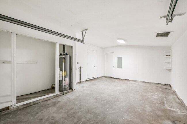 Building Photo - 10906 Hoffer St