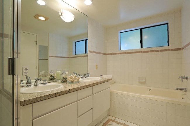 Building Photo - 1235 Yale St