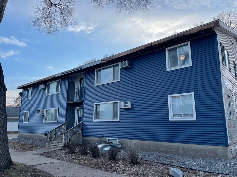 Building Photo - 802 7th St