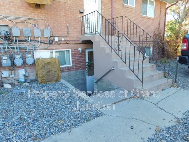 Building Photo - 1364 Elm Ave