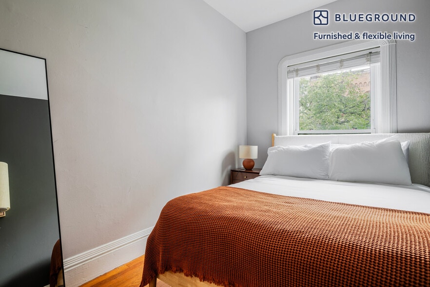 Building Photo - 511 Beacon St