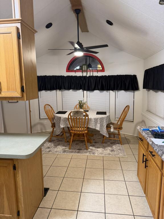 Building Photo - 1219 Thomas Dr