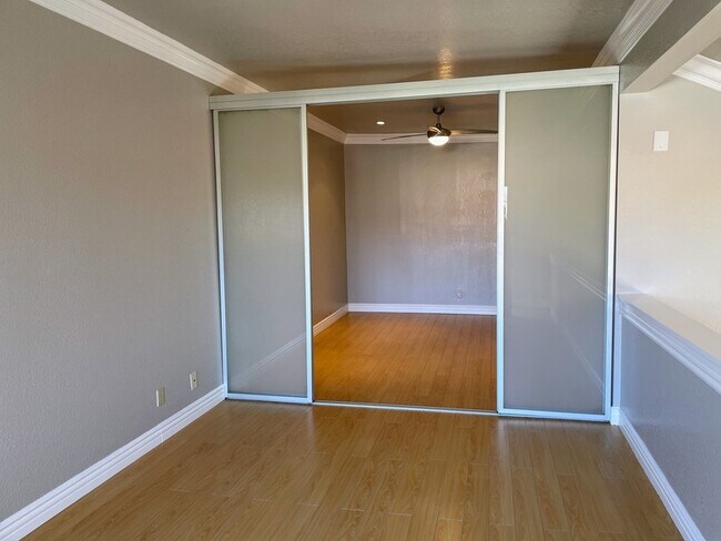 Building Photo - 2247 Martinique Ln