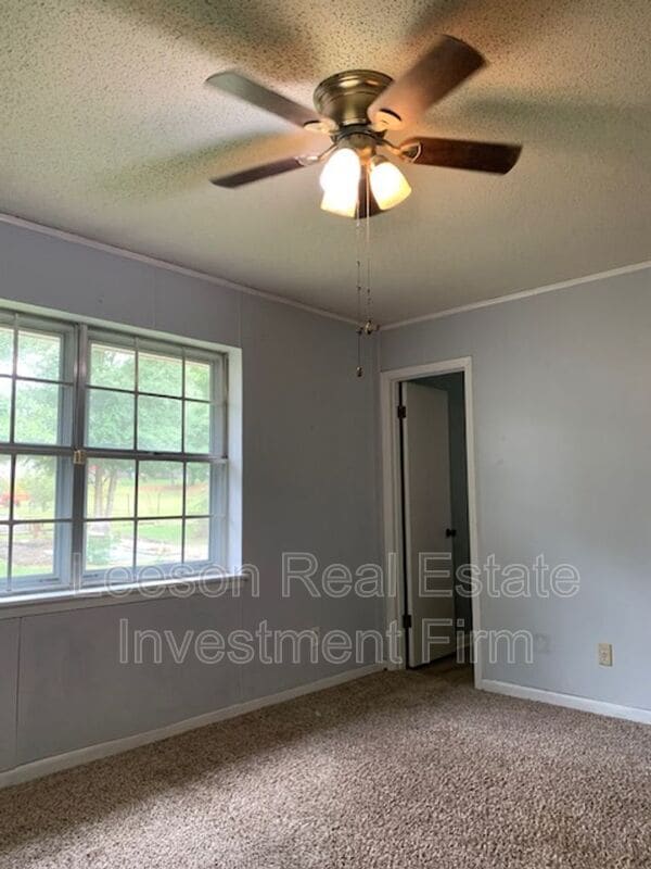 Building Photo - 302 Avenida Dr