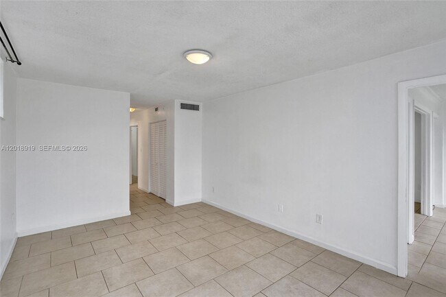 Building Photo - 1601 NE 191st St
