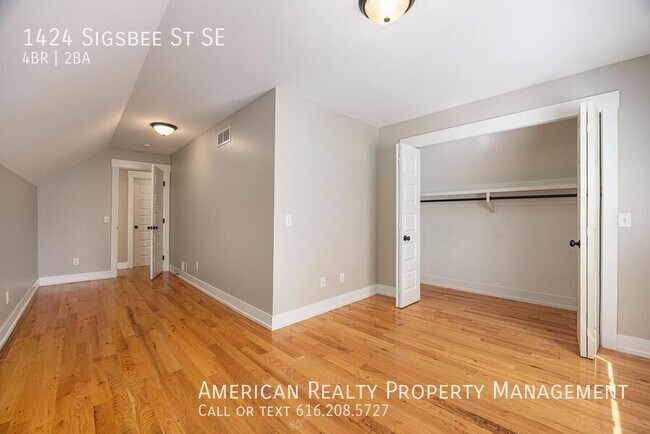 Building Photo - 1424 Sigsbee St SE