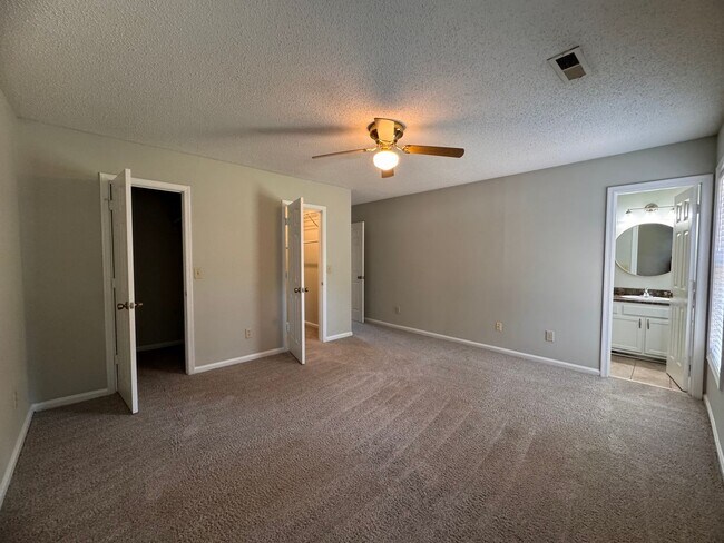 Building Photo - 3BR 2BA One Story Home with Garage