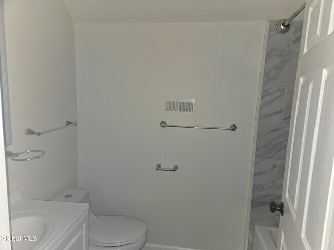 Building Photo - 29 Robin St