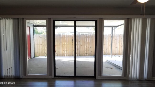 Building Photo - 817 Premier Dr