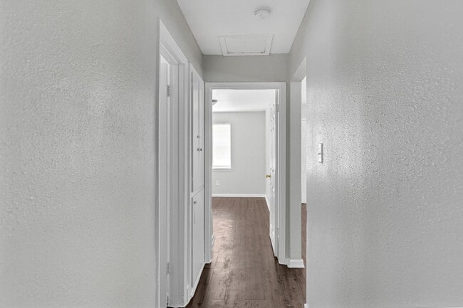 Building Photo - 5708 Pickfair St