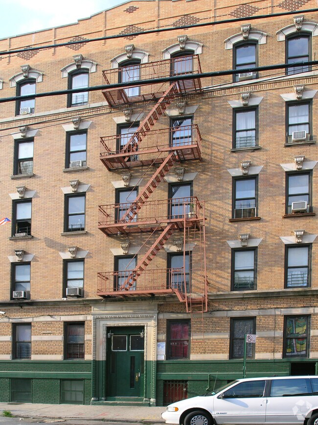 Building Photo - 381 E 160th St