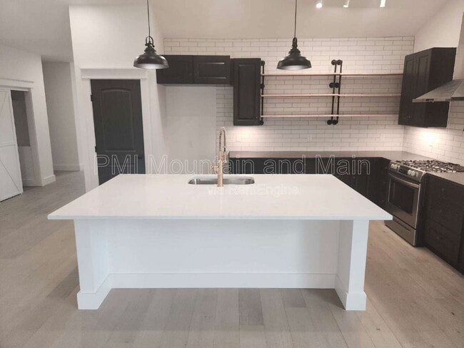 Building Photo - 808 Maybank Dr