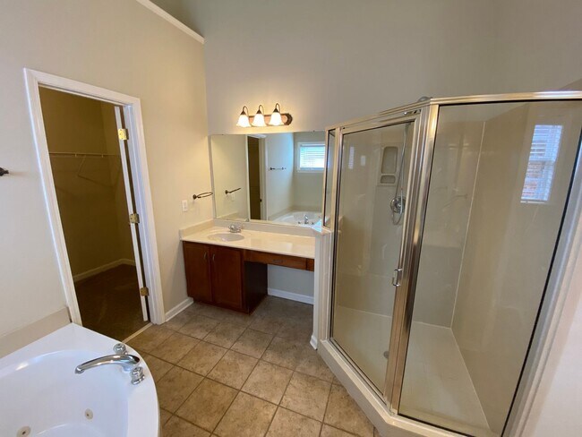 Building Photo - LARGE AND SPACIOUS HOME IN BARTLETT/ARLINGTON