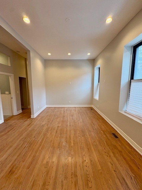 Building Photo - 825 W Armitage Ave