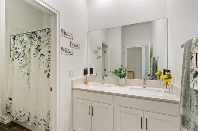 Building Photo - 8692 Little Bluestem Dr