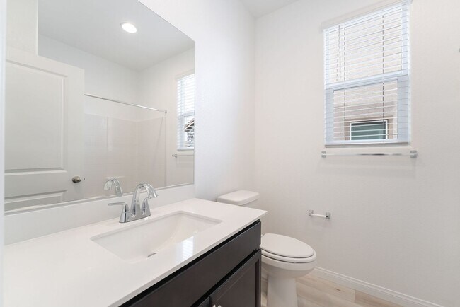 Building Photo - Goregous Brand New 4 Bedroom For Lease!