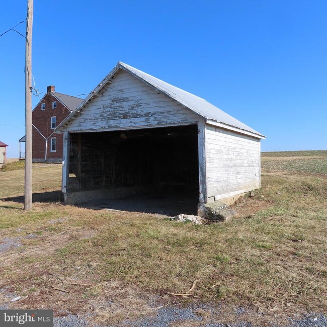 Building Photo - 1410 Gillan Dr
