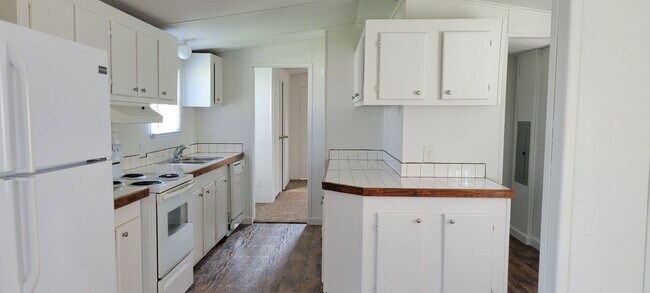 Building Photo - Ready to Move in
