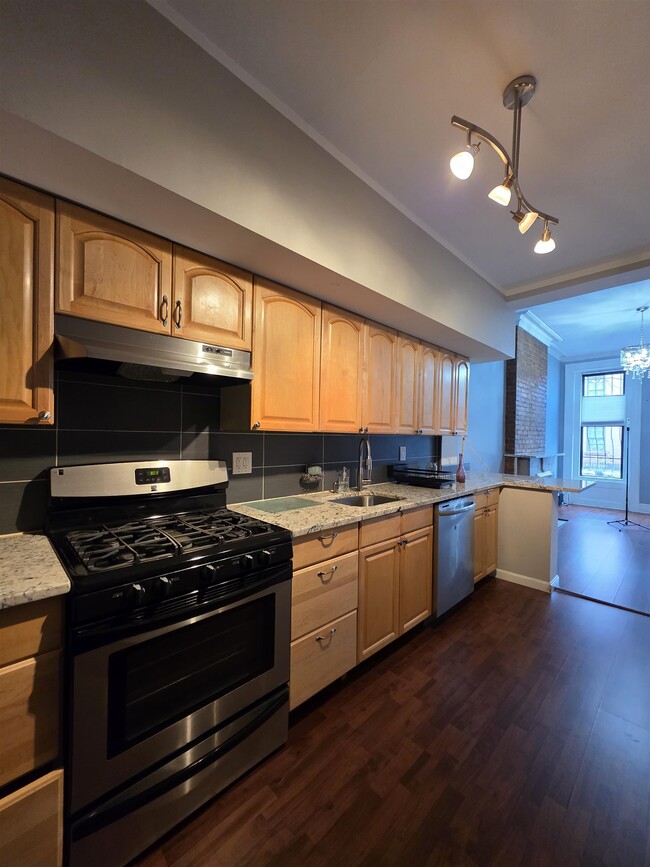 Building Photo - 291 8th St