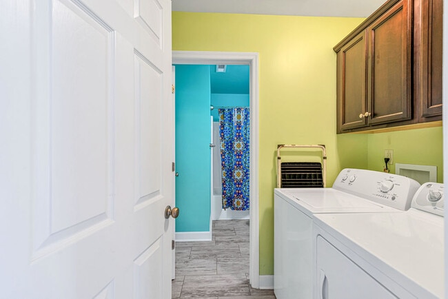 Building Photo - 168 Pine Hollow Rd