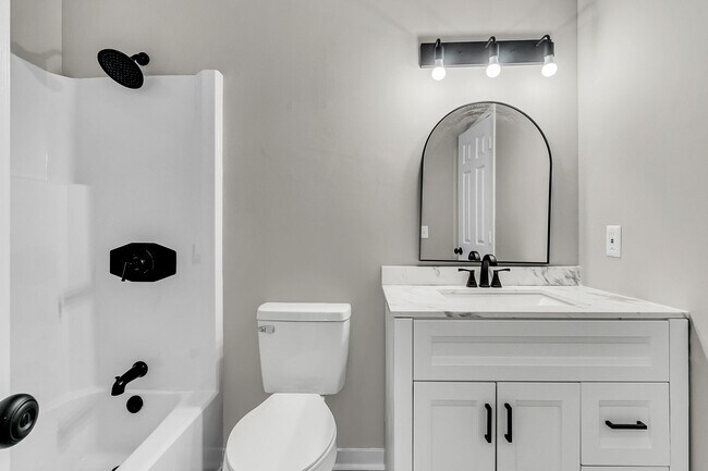 Building Photo - 3 Bedroom 1.5 Bath Town Home in North Charleston