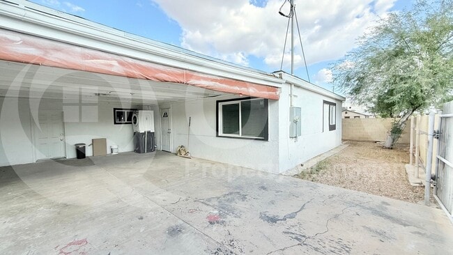 Building Photo - 2302 E Yale St