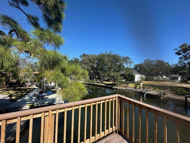 Building Photo - 2610 S Dundee St