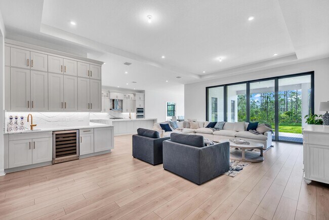 Building Photo - 2989 SW Goldenglow Dr