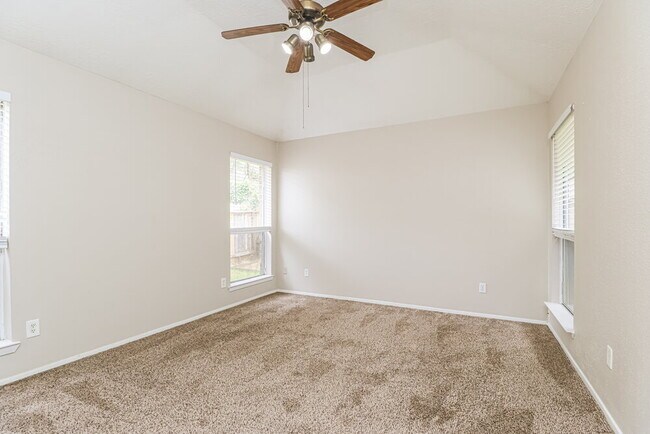 Building Photo - 9215 Grandview Park Dr