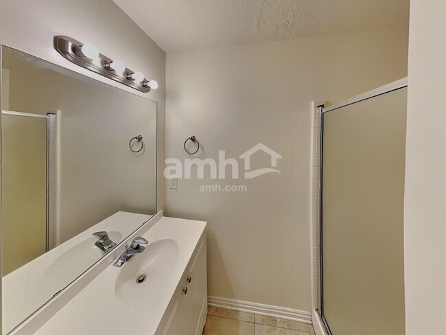 Building Photo - 1454 Fowler Ave