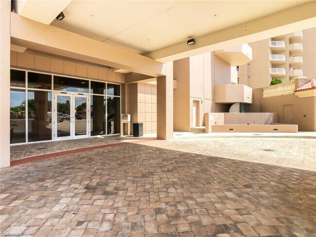 Building Photo - 2104 W First St