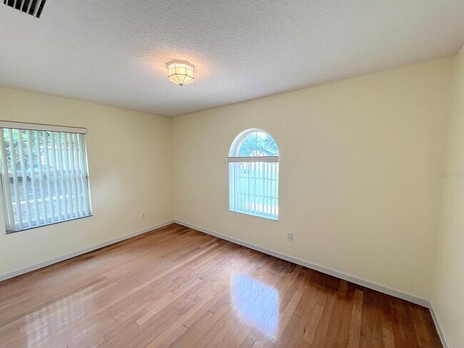 Building Photo - 87 Rose Dr