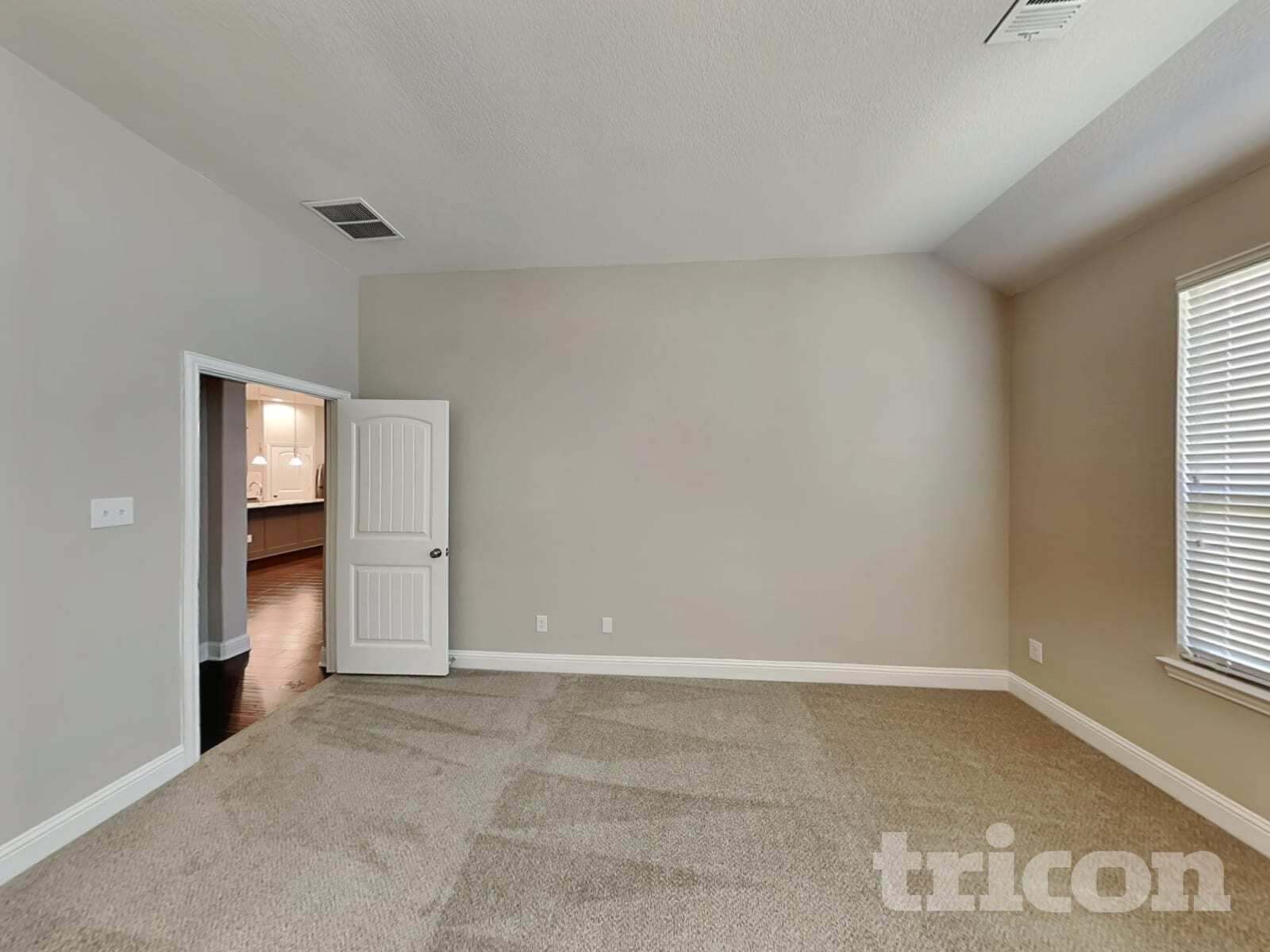 Building Photo - 209 Buckskin Dr