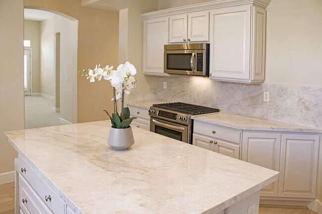 Building Photo - 55+ gated community of Miners Village in Double Diamond.