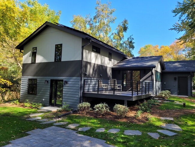Back deck & patio, nestled in trees - 5590 Harding Ln