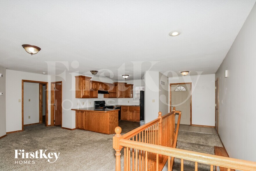 Building Photo - 410 N Titus Ave