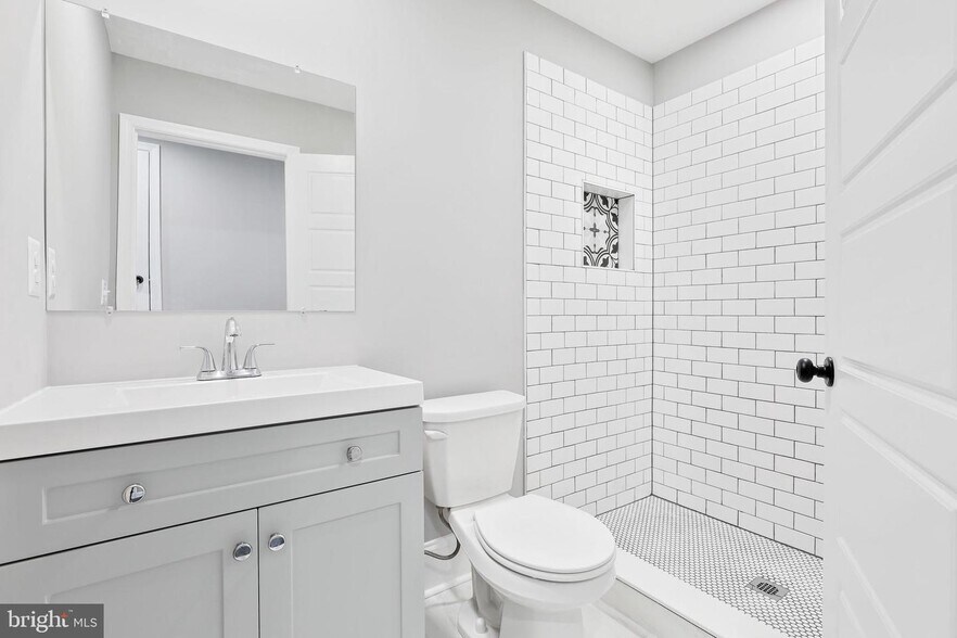 Upstairs Hallway Bathroom - 263 S Robinson St