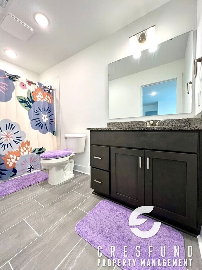 Building Photo - Close to Fort Bragg/Master BR Downstairs S...