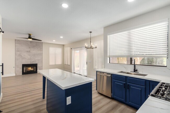 Building Photo - 1630 S Lemon