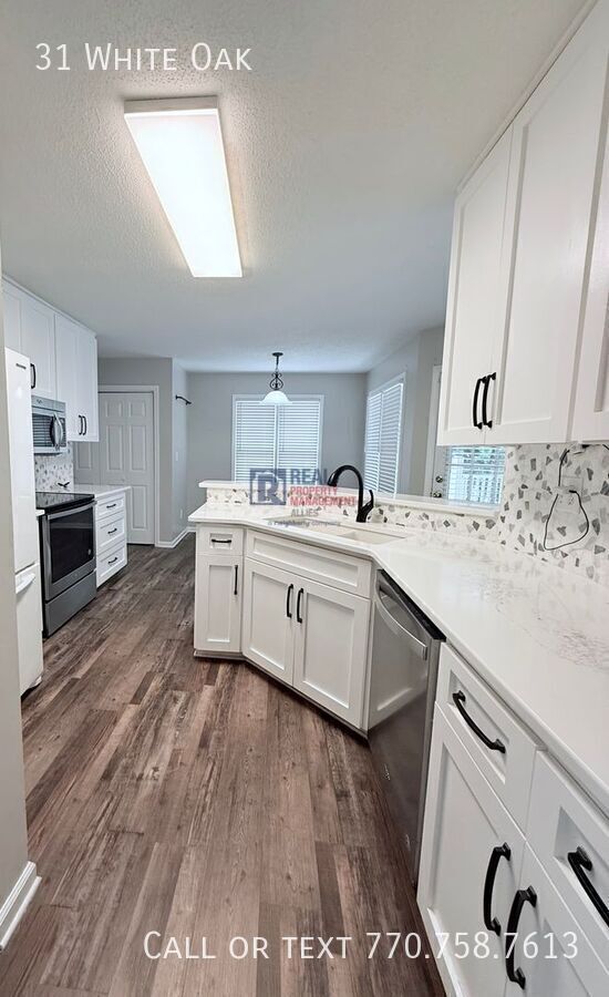 Building Photo - 31 White Oak Dr SE