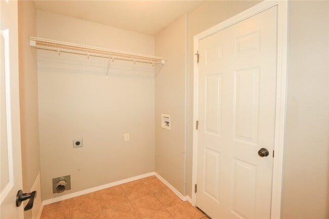 Building Photo - 900 SW River Rock St